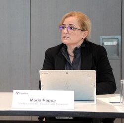 Armin von Wehrden, Leiter Finanzen (links) und Stadtpräsidentin Maria Pappa bei der Präsentation des Budgets 2026.